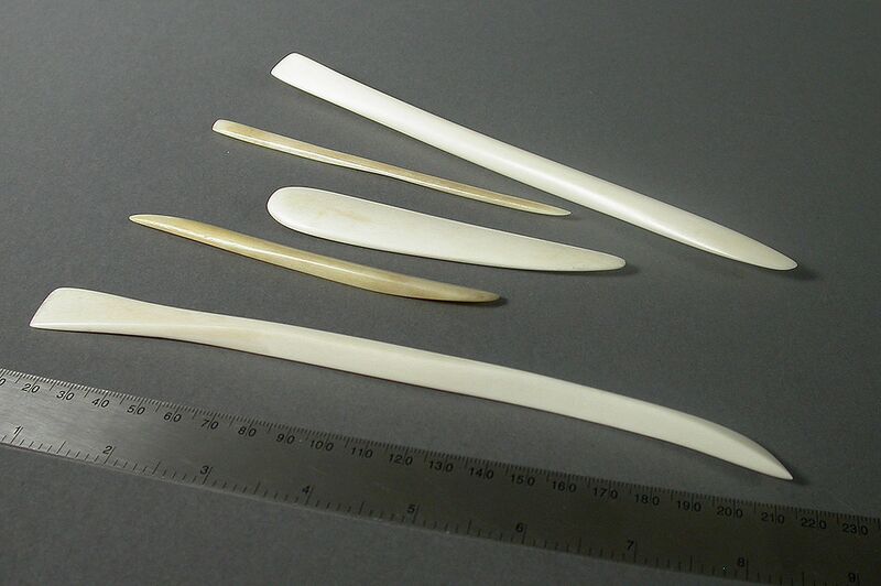 File:Bonefolders by Suzy.jpg