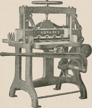 Guillotine paper cutter
